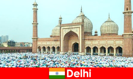 Δελχί μια μητρόπολη στη βόρεια Ινδία που χαρακτηρίζεται από παγκοσμίου φήμης μουσουλμανικά κτίρια