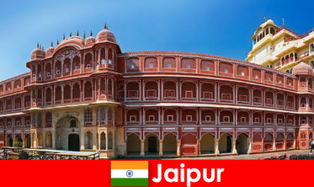 Οι πιο εκπληκτικές αρχιτεκτονικές προσελκύουν πολλούς παραθεριστές στο Jaipur