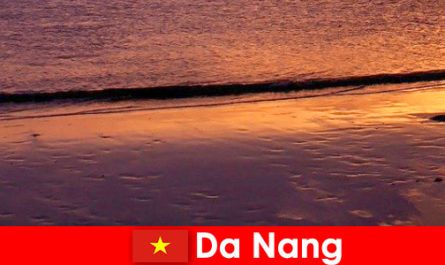 Το Ντα Νανγκ είναι μια παράκτια πόλη στο κεντρικό Βιετνάμ και είναι δημοφιλές για τις αμμώδεις παραλίες του