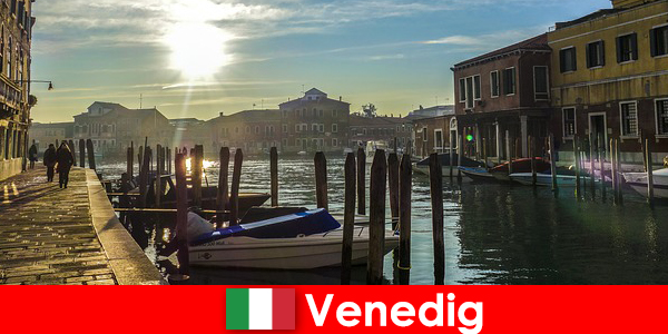 Οι επισκέπτες βιώνουν την ιστορία της Βενετίας σε μια βόλτα από κοντά