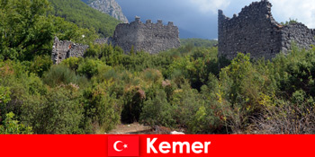 Ταξίδι μελέτης στα αρχαία ερείπια στο Kemer Turkey για εξερευνητές