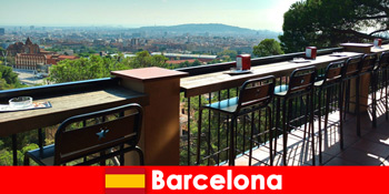 Καθαρό ταλέντο μεγάλης πόλης για τους επισκέπτες στη Βαρκελώνη της Ισπανίας με μπαρ, εστιατόρια και καλλιτεχνική σκηνή
