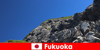 Ταξίδι περιπέτειας στα βουνά στη Φουκουόκα της Ιαπωνίας για ξένους αθλητικούς τουρίστες