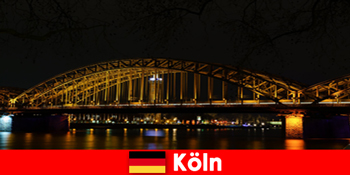 Γερμανία Κολωνία Συνοδός Κόμμα για Οικεία Ευφάνταστες Νύχτες σε Κλαμπ