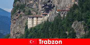 Αρχαία ερείπια μοναστηριών στην Τραπεζούντα Τουρκία προσκαλούν περίεργους τουρίστες να επισκεφθούν
