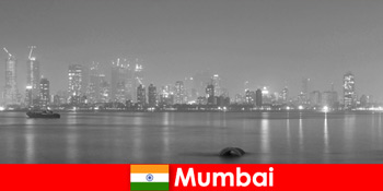 Μεγάλη κλίση της πόλης στη Βομβάη της Ινδίας για ξένους τουρίστες με ποικιλία για να θαυμάσετε