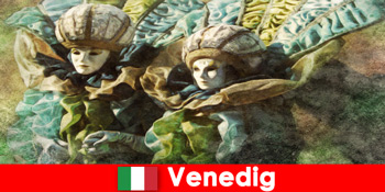 Καρναβάλι θέαμα για τους τουρίστες στη λιμνοθάλασσα της Βενετίας Ιταλία