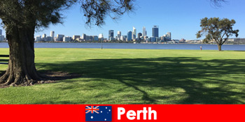 Ταξίδι περιπέτειας με φίλους μέσα από το αστικό τοπίο στο Περθ αυστραλία