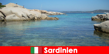 Η Σαρδηνία ιταλίας προσφέρει παραλία θάλασσας και καθαρό ήλιο για τους ξένους