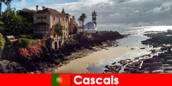 Swarmed φωτογραφικός τουρισμός στη γραφική πόλη Cascais Πορτογαλία