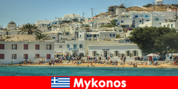 Η λευκή πόλη της Μυκόνου είναι ο ονειρικός προορισμός πολλών ξένων στην Ελλάδα