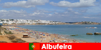 Θάλασσα της φύσης και καλή εμπειρία φαγητού παραθεριστές σε Albufeira Πορτογαλία
