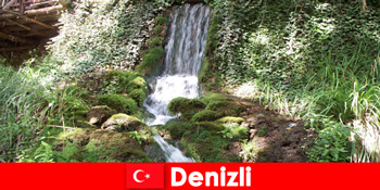 Οι ταξιδιώτες της φύσης επισκέπτονται μοναδικά μέρη σε Ντενιζλί Τουρκίας