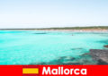 Μεγάλοι κόλποι και κρυστάλλινα νερά για κολύμπι στη Μαγιόρκα Ισπανία