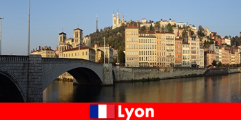 Ανακαλύψτε δημοφιλή μέρη και κλασική κουζίνα στη Lyon France