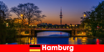 Το Αμβούργο στη Γερμανία προσκαλεί τους τουρίστες στην πόλη των καναλιών