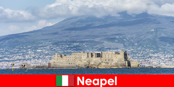 Απολαύστε υπέροχα ιστορικά μέρη στη Νάπολη της Ιταλίας